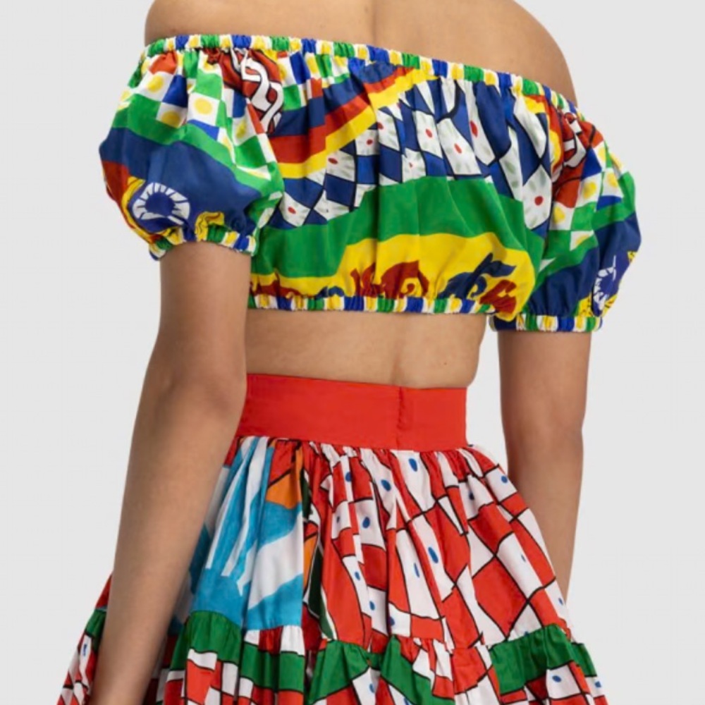 Dolce & Gabbana Red and Blue Bermudas Vibrant Graphic Design - Picture 4 of 11